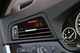 P3 Integrated Vent Digital Multi-Gauge For F1X 5 Series Black Trim (Pre-Installed Ven