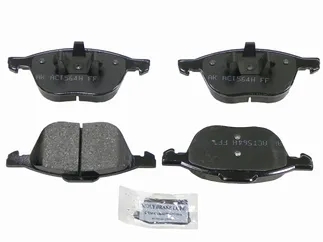 Akebono Front Disc Brake Pad Set - 32373151