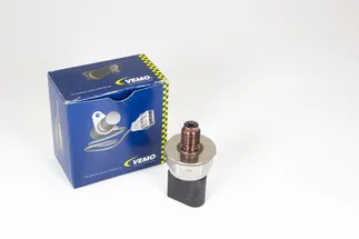 VEMO Fuel Pressure Sensor - 059130758J