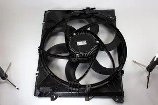 VEMO Engine Cooling Fan Assembly - 17117590699